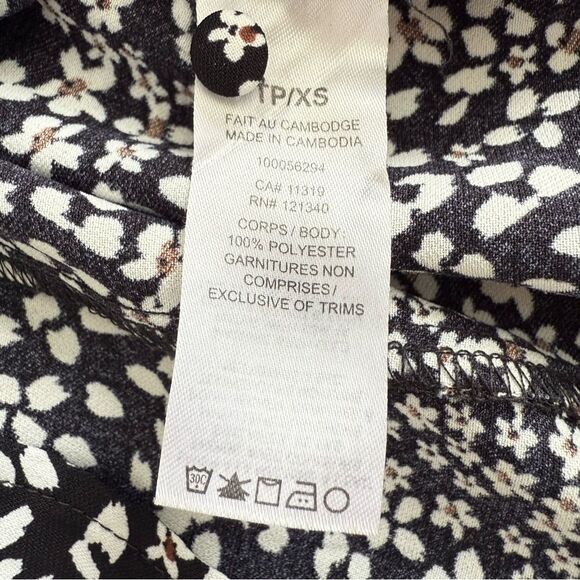 DYNAMITE | Puffed sleeve open back floral blouse - Picture 7 of 9